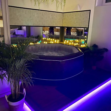 Rillieux-la-Pape Love Room Village מראה חיצוני תמונה